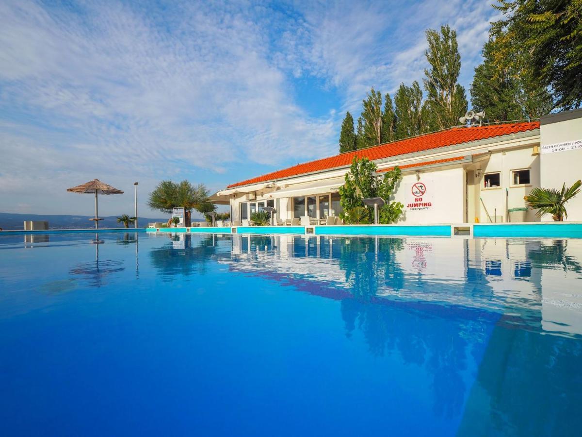 Mediteran Travel Mobile Homes Galeb โอมิช ภายนอก รูปภาพ