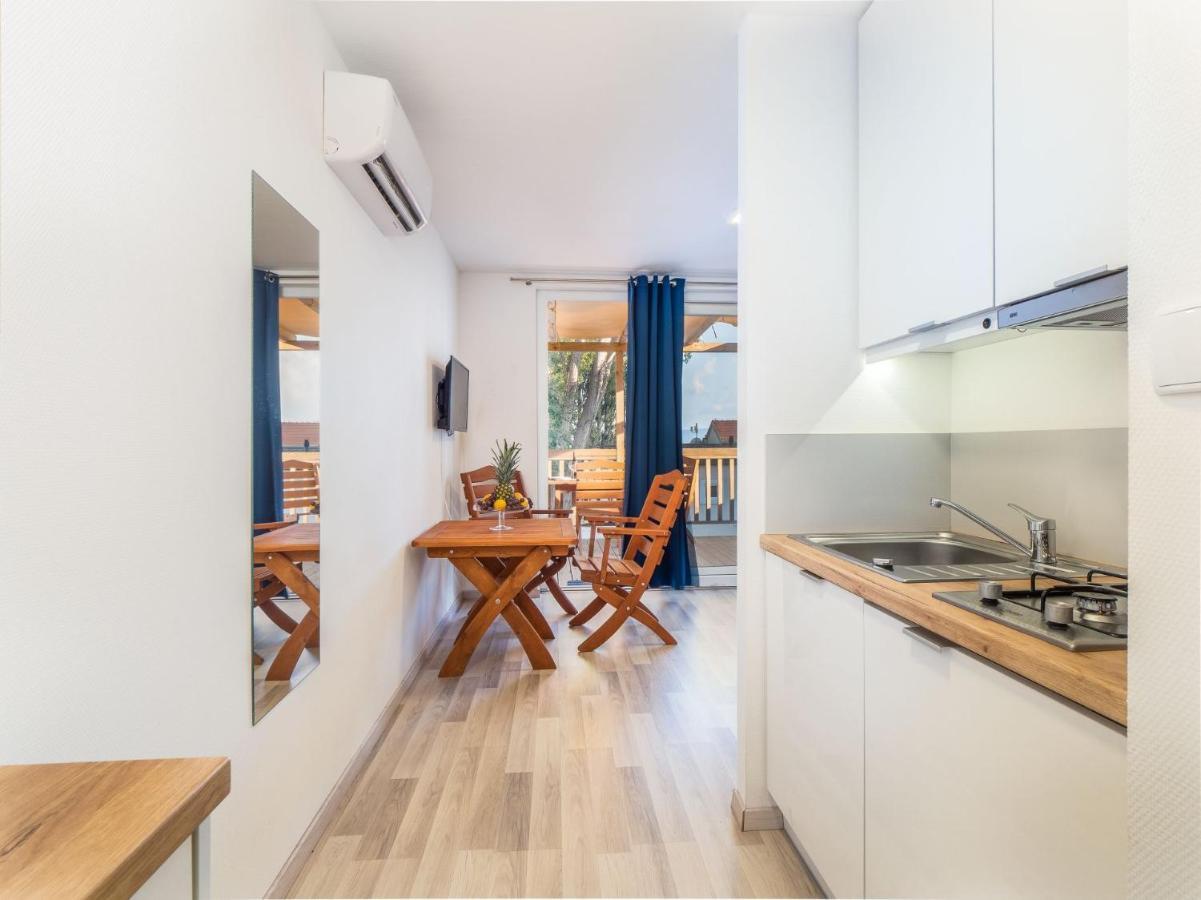 Mediteran Travel Mobile Homes Galeb โอมิช ภายนอก รูปภาพ