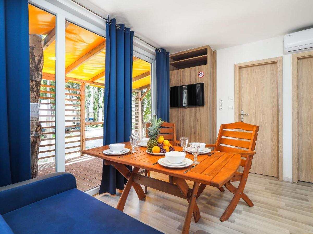 Mediteran Travel Mobile Homes Galeb โอมิช ภายนอก รูปภาพ